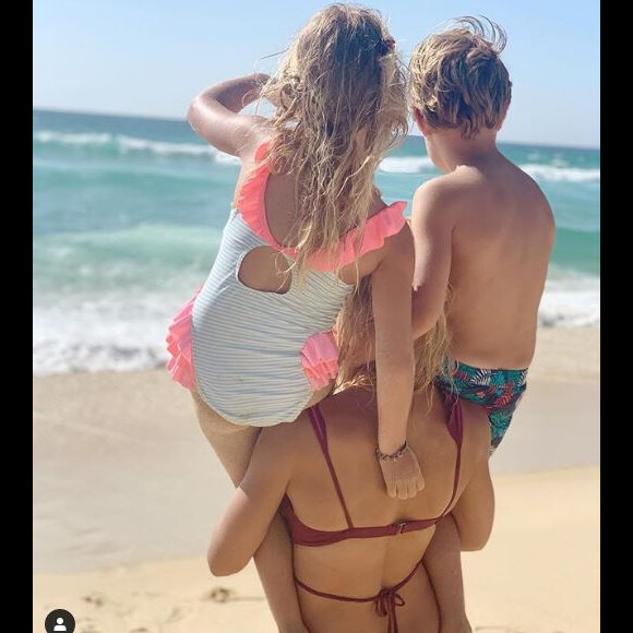 Elodie Gossuin partage des photos de sa famille (Bertrand, son mari et ses 4 enfants) sur son compte Instagram (août 2019).