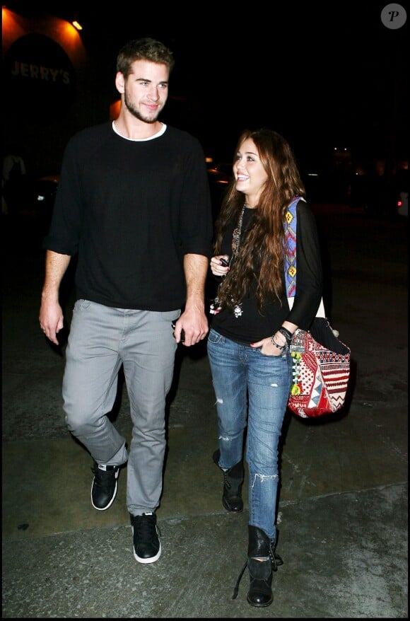 Miley Cyrus et Liam Hemsworth, le 2 février 2010. Los Angeles
