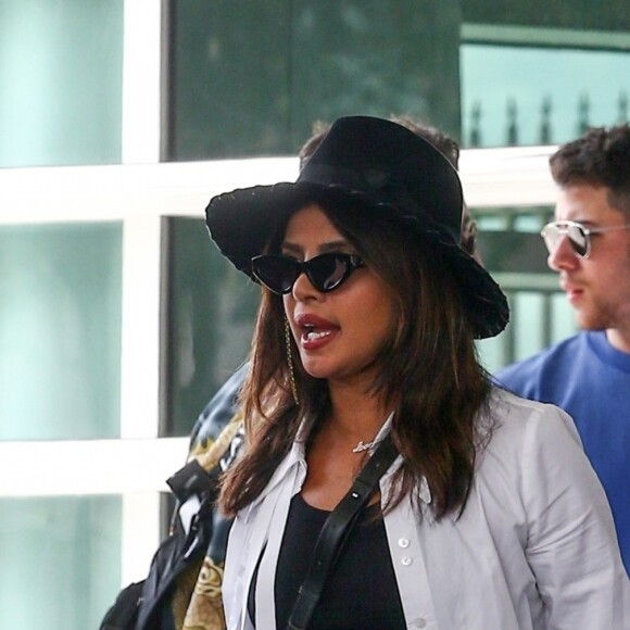 Nick Jonas et Priyanka Chopra - La famille quittent Miami à bord d'un jet-privé 'Jonas Brothers', le 8 août 2019.