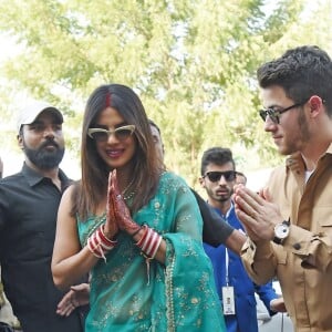 Nick Jonas et sa femme Priyanka Chopra arrivent à l'aéroport de Jodhpur après leur mariage au palais Umaid Bhawan, à Jodhpur, Inde, le 3 décembre 2018.