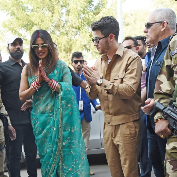 Nick Jonas et sa femme Priyanka Chopra arrivent à l'aéroport de Jodhpur après leur mariage au palais Umaid Bhawan, à Jodhpur, Inde, le 3 décembre 2018.