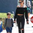 Exclusif - Miranda Kerr fait du shopping avec son fils Flynn Bloom à Los Angeles, le 28 septembre 2016