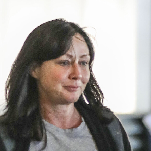 Exclusif - Shannen Doherty, l'actrice de la série 90210, va jouer un rôle dans la série "Riverdale" en hommage au regretté Luke Perry. Elle arrive à Vancouver pour filmer le premier épisode de la saison 4. Vancouvert, le 22 juillet 2019.