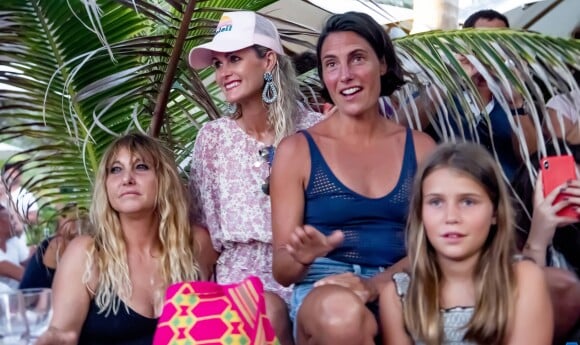 Exclusif - Carole Gruson (la grande prêtresse du restaurant cabaret burlesque "Le Ti' St Barth"), Laeticia Hallyday et Alessandra Sublet lors du St-Barth Family Festival 2019 à l'hôtel Manapany sur l'île de Saint-Barthélemy, Antilles française, France, le 8 août 2019. © Xavier Merchet-Thau/PhotoStBarth/Bestimage