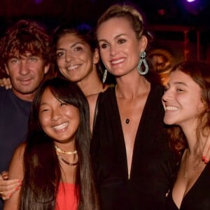 Exclusif  - Laeticia Hallyday avec sa fille Jade et ses amis Hortense d'Estève, Marie Poniatowski et son mari Pierre Rambaldi lors de la soirée d'ouverture du St-Barth Family Festival 2019 au restaurant "Le Ti' St Barth" sur l'île de Saint-Barthélemy, Antilles française, France, le 8 août 2019. © Xavier Merchet-Thau/PhotoStBarth/Bestimage