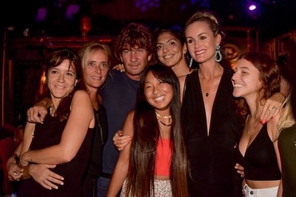 Exclusif  - Laeticia Hallyday avec sa fille Jade et ses amis Hortense d'Estève, Marie Poniatowski et son mari Pierre Rambaldi lors de la soirée d'ouverture du St-Barth Family Festival 2019 au restaurant "Le Ti' St Barth" sur l'île de Saint-Barthélemy, Antilles française, France, le 8 août 2019. © Xavier Merchet-Thau/PhotoStBarth/Bestimage