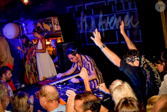 Exclusif  - DJ The Avener (Tristan Casara) lors du St-Barth Family Festival 2019 au restaurant "Le Ti' St Barth" sur l'île de Saint-Barthélemy, Antilles française, France, le 9 août 2019. © Xavier Merchet-Thau/PhotoStBarth/Bestimage