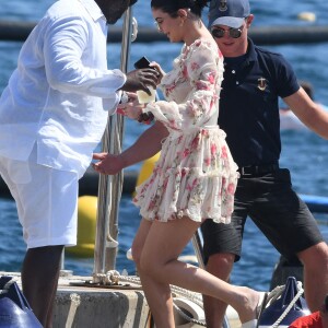 Kylie Jenner, Travis Scott et leur fille Stormi arrivent à l'Hôtel du Cap-Eden-Roc à Antibes. Le 14 août 2019.