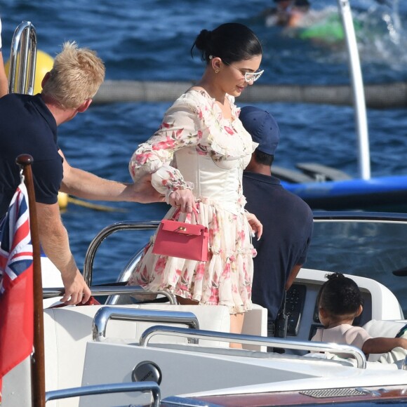 Kylie Jenner, Travis Scott et leur fille Stormi arrivent à l'Hôtel du Cap-Eden-Roc à Antibes. Le 14 août 2019.