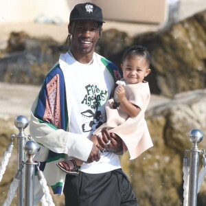 Kylie Jenner, Travis Scott et leur fille Stormi arrivent à l'Hôtel du Cap-Eden-Roc à Antibes. Le 14 août 2019.