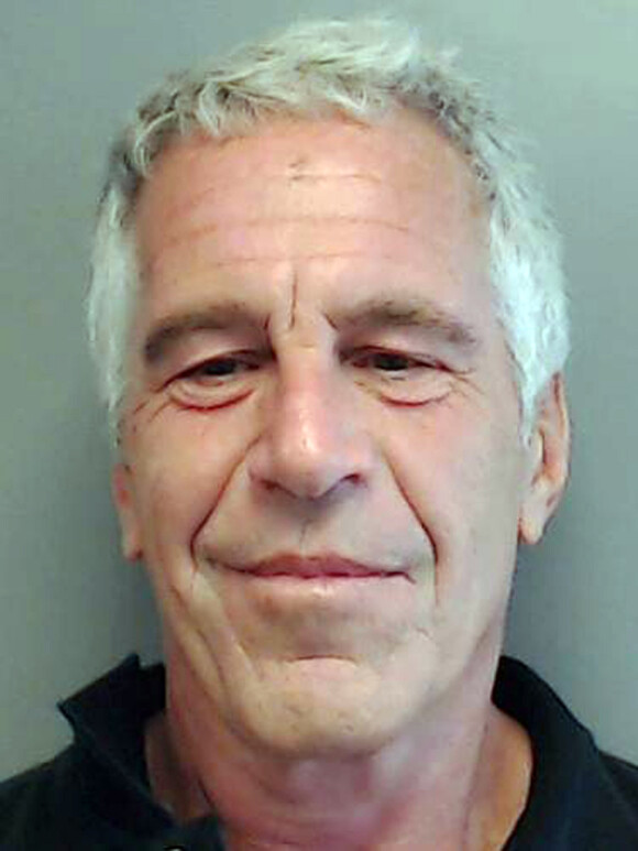 Mug Shot non daté de Jeffrey Epstein, banquier condamné dans le cadre de scandales sexuels impliquant des jeunes filles mineures d'âge.