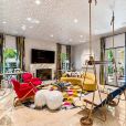 La maison de Kaley Cuoco à Los Angeles est à vendre pour 6,9 millions de dollars. La maison de près de 20 000 m², située dans le quartier très exclusif de Mulholland Park à Tarzana. Cuoco a acheté la maison en 2014 pour 5,5 millions de dollars à Khloe Kardashian après sa divorce avec Lamar Odom. La maison dispose de sept chambres à coucher, de neuf salles de bain, de la cuisine d'un grand chef, de salons et salles à manger et d'une suite principale avec trois penderies. Il y a aussi une bibliothèque, un cinéma et une cour arrière avec piscine et spa, foyers et une cuisine extérieure avec salle à manger couverte. Los Angeles, le 8 mai 2019.