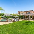 La maison de Kaley Cuoco à Los Angeles est à vendre pour 6,9 millions de dollars. La maison de près de 20 000 m², située dans le quartier très exclusif de Mulholland Park à Tarzana. Cuoco a acheté la maison en 2014 pour 5,5 millions de dollars à Khloe Kardashian après sa divorce avec Lamar Odom. La maison dispose de sept chambres à coucher, de neuf salles de bain, de la cuisine d'un grand chef, de salons et salles à manger et d'une suite principale avec trois penderies. Il y a aussi une bibliothèque, un cinéma et une cour arrière avec piscine et spa, foyers et une cuisine extérieure avec salle à manger couverte. Los Angeles, le 8 mai 2019.