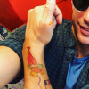 Julian Bugier dévoile des tatouages éphémères sur Instagram, le 28 juin 2019