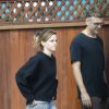 Exclusif - Emma Watson est allée boire un café avec un ami chez Suberpa Cafe dans le quartier de Venice à Los Angeles, le 17 août 2019.