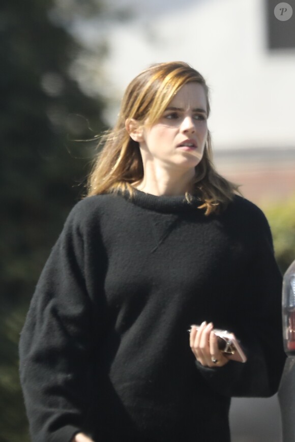 Exclusif - Emma Watson à la sortie d'un centre de soins ambulatoires "Cedars-Sinai Urgent Care" à Culver City, Californie, Etats-Unis, le 12 août 2019.