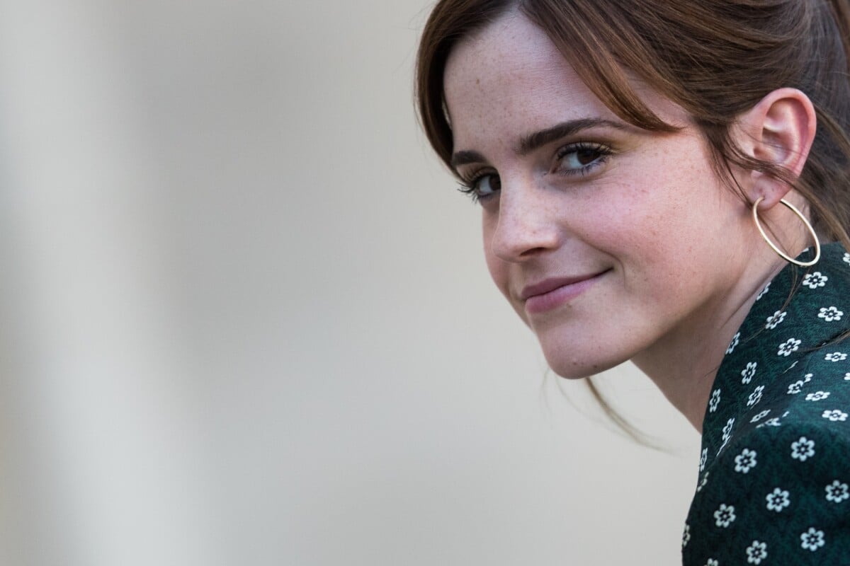 Emma Watson qui joue Hermione Granger de tournage sur l'ensemble