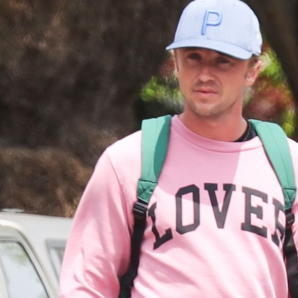 Exclusif - Tom Felton a été aperçu sur un skate éléctrique dans les rues de Venice. Le 14 juin 2019.