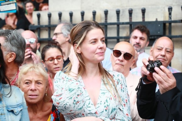 Olivia Mokiejewski (fille du défunt) - Sorties des obsèques de Jean-Pierre Mocky en l'église Saint-Sulpice à Paris. Le 12 août 2019.