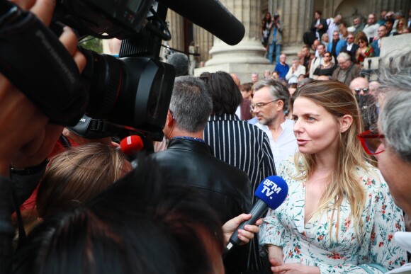 Olivia Mokiejewski (fille du défunt), la famille et les proches - Sorties des obsèques de Jean-Pierre Mocky en l'église Saint-Sulpice à Paris. Le 12 août 2019.