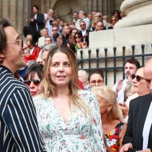 Stanislas Nordey (fils du défunt), Olivia Mokiejewski (fille du défunt), la famille et les proches - Sorties des obsèques de Jean-Pierre Mocky en l'église Saint-Sulpice à Paris. Le 12 août 2019.