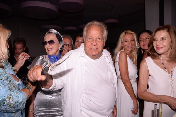 Exclusif - Massimo Gargia, Sylvie Elias et guest lors de l'anniversaire de Massimo Gargia (79 ans) à l'hôtel de Paris Saint-Tropez, Côte d'Azur, France, le 20 août 2019. © Rachid Bellak/Bestimage