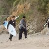 Exclusif - Liam Hemsworth fait du surf sur une plage à Malibu Le 28 juin 2019
