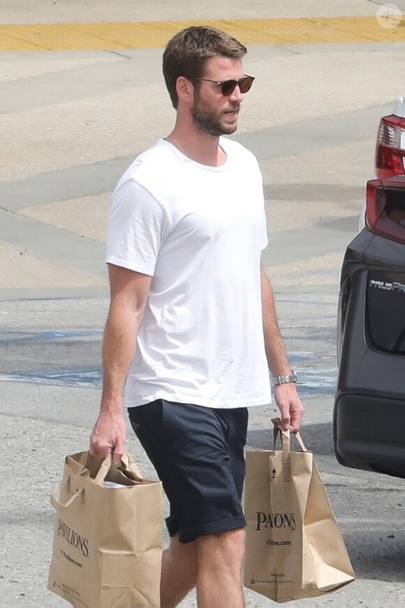 Exclusif - M. Cyrus et son mari Liam Hemsworth sont allés faire des courses au Pavilions market à Malibu, Los Angeles, le 9 juin 2019