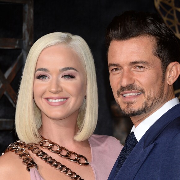 Katy Perry et son fiancé Orlando Bloom à la première de la série télévisée Amazon Prime Video "Carnival Row" au TCL Chinese Theatre dans le quartier de Hollywood, à Los Angeles, Californie, Etats-Unis, le 21 août 2019.