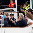 Carole et Michael Middleton, le prince George de Cambridge, la princesse Charlotte - Les enfants du duc et de la duchesse de Cambridge regardent d'un bateau la régate King's Cup le 8 août 2019.