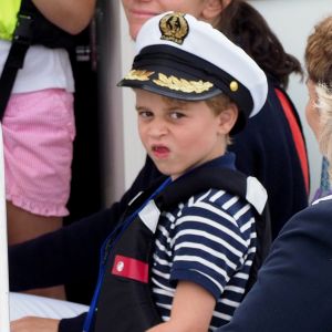 Le prince George sur un bateau lors de la King's Cup à Cowes le 8 août 2019.