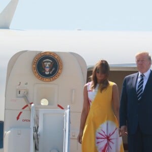 Le président Donald Trump et sa femme Melania arrivent à l'aéroport de Biarritz pour assister au sommet du G7 le 24 août 2019.