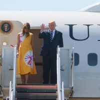 Melania Trump en jaune pour son arrivée à Biarritz, avant un sommet tendu
