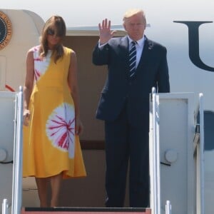 Le président Donald Trump et sa femme Melania arrivent à l'aéroport de Biarritz pour assister au sommet du G7 le 24 août 2019.