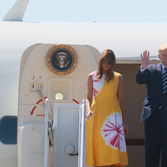 Le président Donald Trump et sa femme Melania arrivent à l'aéroport de Biarritz pour assister au sommet du G7 le 24 août 2019.