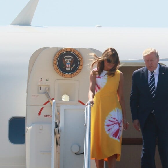 Le président Donald Trump et sa femme Melania arrivent à l'aéroport de Biarritz pour assister au sommet du G7 le 24 août 2019.