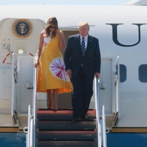 Le président Donald Trump et sa femme Melania arrivent à l'aéroport de Biarritz pour assister au sommet du G7 le 24 août 2019.