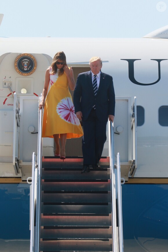 Le président Donald Trump et sa femme Melania arrivent à l'aéroport de Biarritz pour assister au sommet du G7 le 24 août 2019.