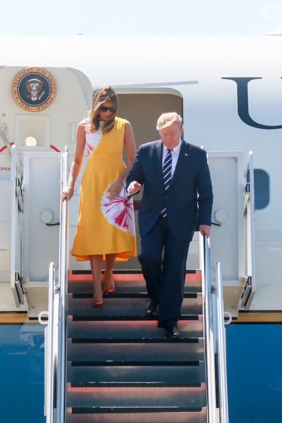 Le président Donald Trump et sa femme Melania arrivent à l'aéroport de Biarritz pour assister au sommet du G7 le 24 août 2019.