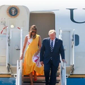 Le président Donald Trump et sa femme Melania arrivent à l'aéroport de Biarritz pour assister au sommet du G7 le 24 août 2019.