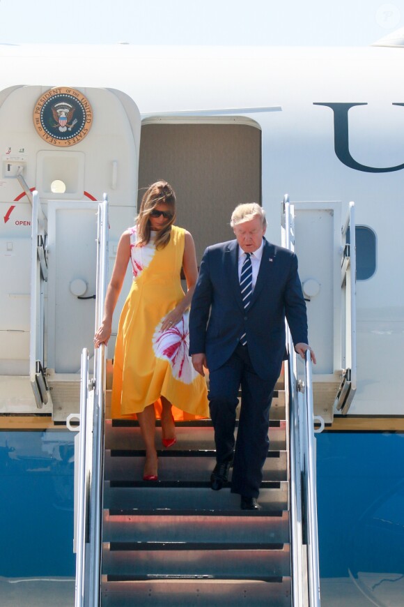 Le président Donald Trump et sa femme Melania arrivent à l'aéroport de Biarritz pour assister au sommet du G7 le 24 août 2019.