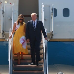 Le président Donald Trump et sa femme Melania arrivent à l'aéroport de Biarritz pour assister au sommet du G7 le 24 août 2019.