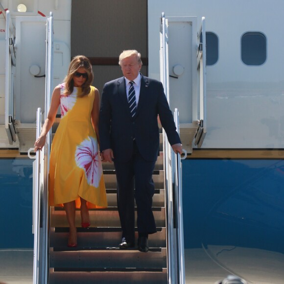 Le président Donald Trump et sa femme Melania arrivent à l'aéroport de Biarritz pour assister au sommet du G7 le 24 août 2019.