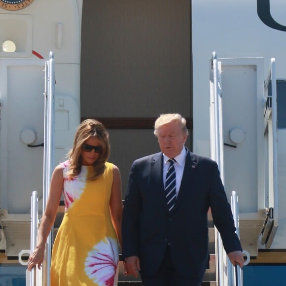 Le président Donald Trump et sa femme Melania arrivent à l'aéroport de Biarritz pour assister au sommet du G7 le 24 août 2019.