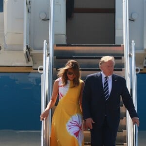 Le président Donald Trump et sa femme Melania arrivent à l'aéroport de Biarritz pour assister au sommet du G7 le 24 août 2019.