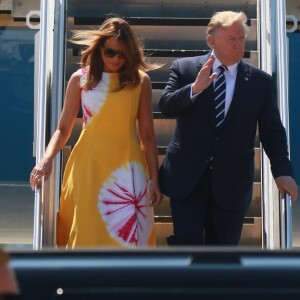 Le président Donald Trump et sa femme Melania arrivent à l'aéroport de Biarritz pour assister au sommet du G7 le 24 août 2019.