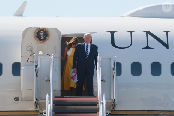 Le président Donald Trump et sa femme Melania arrivent à l'aéroport de Biarritz pour assister au sommet du G7 le 24 août 2019.