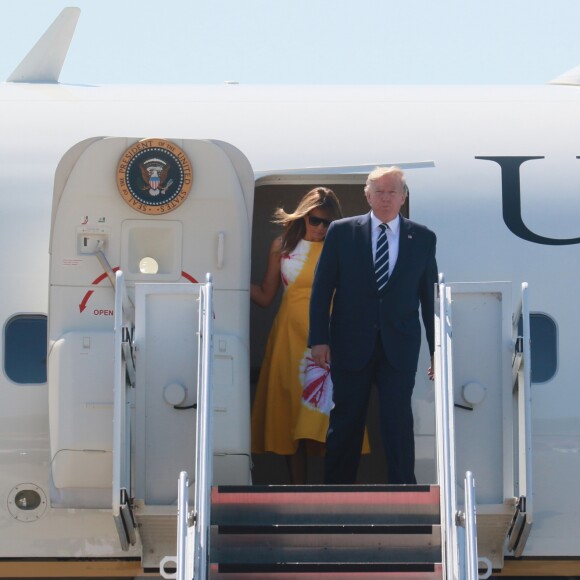 Le président Donald Trump et sa femme Melania arrivent à l'aéroport de Biarritz pour assister au sommet du G7 le 24 août 2019.