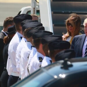 Le président Donald Trump et sa femme Melania arrivent à l'aéroport de Biarritz pour assister au sommet du G7 le 24 août 2019.