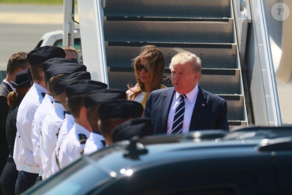 Le président Donald Trump et sa femme Melania arrivent à l'aéroport de Biarritz pour assister au sommet du G7 le 24 août 2019.